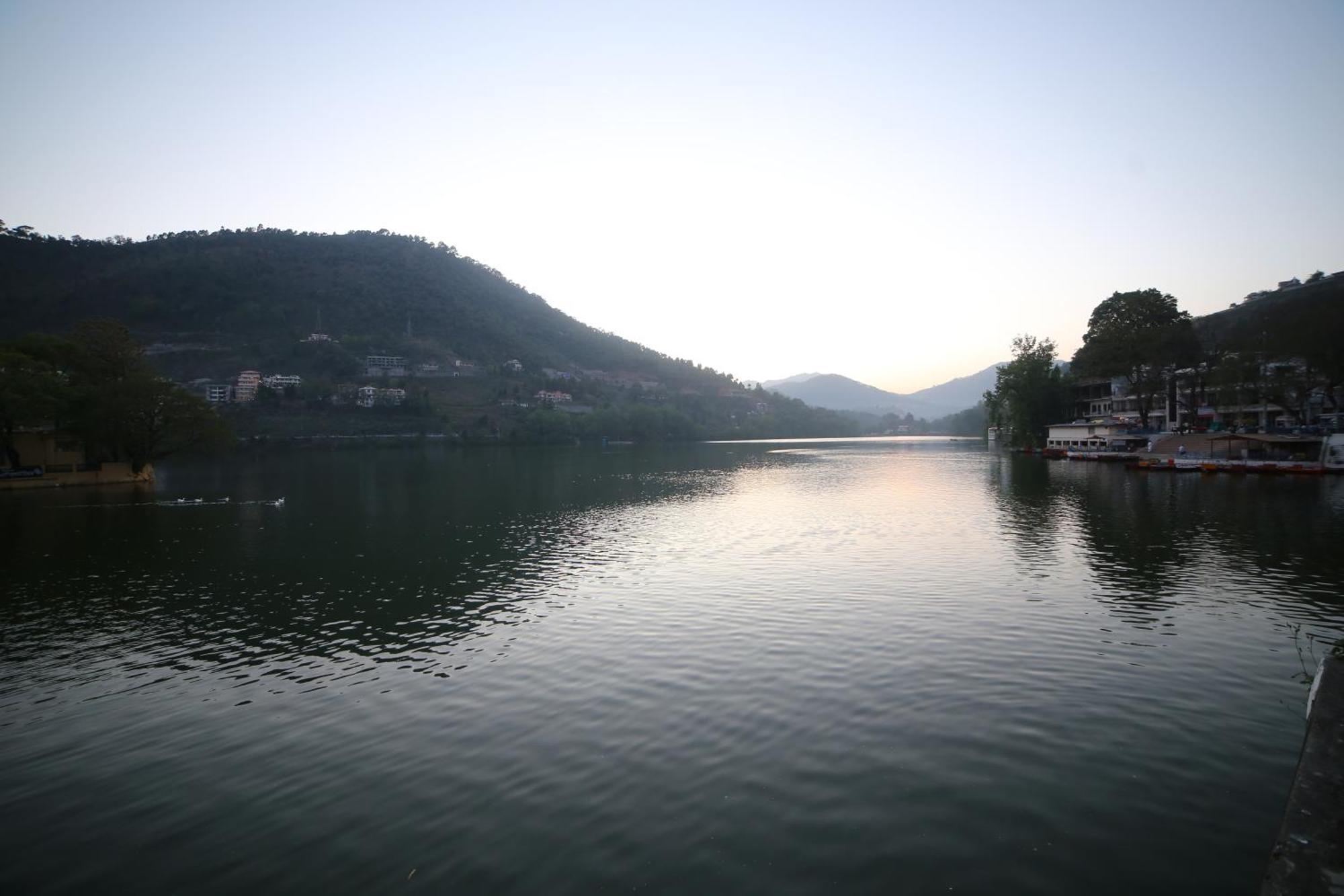 Royal Rosette Lake View Bhimtal ไนนิตาล ภายนอก รูปภาพ
